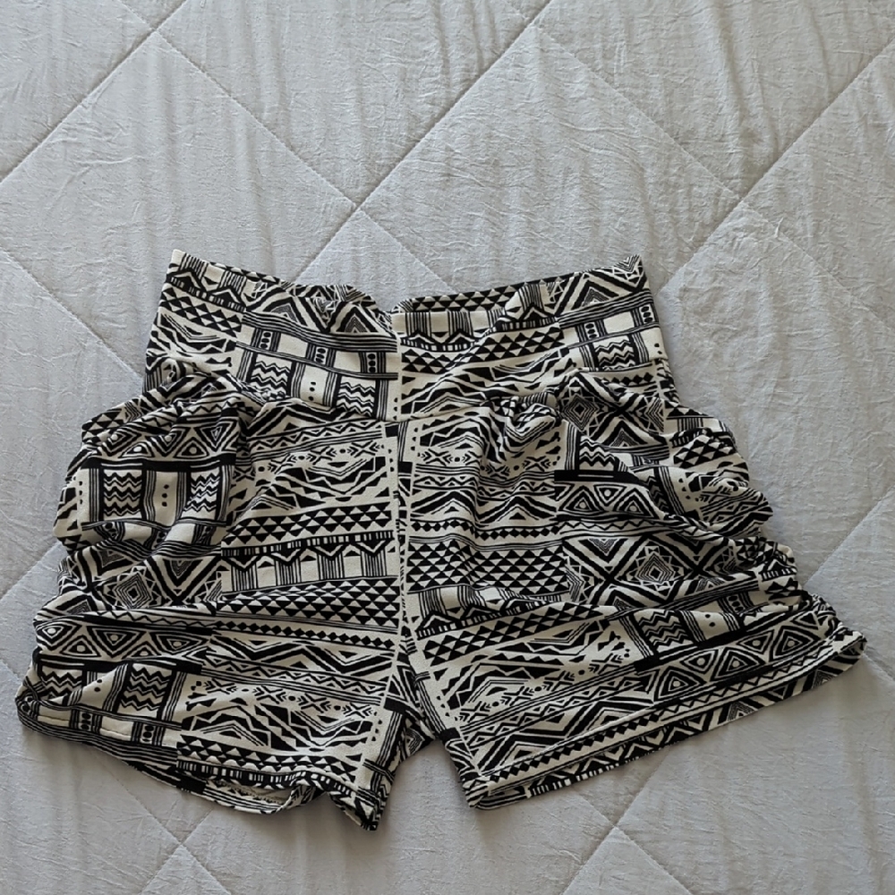 Geometric Black and White Women's Shorts